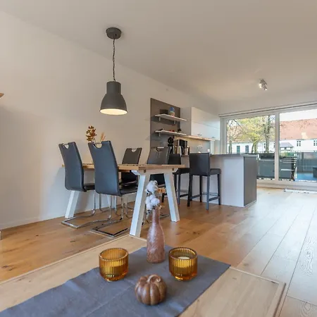 Theos Garten هوسوم